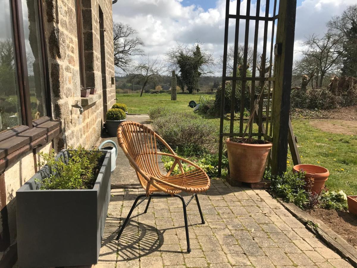 Le Jardin Des Fees Bed and Breakfast Savigny-le-Vieux Εξωτερικό φωτογραφία
