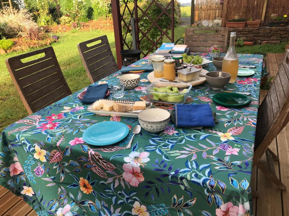 Le Jardin Des Fees Bed and Breakfast Savigny-le-Vieux Εξωτερικό φωτογραφία