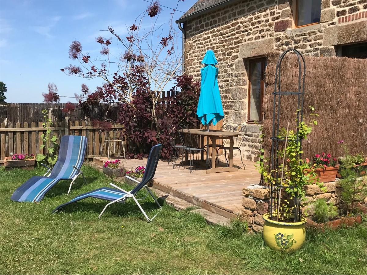 Le Jardin Des Fees Bed and Breakfast Savigny-le-Vieux Εξωτερικό φωτογραφία
