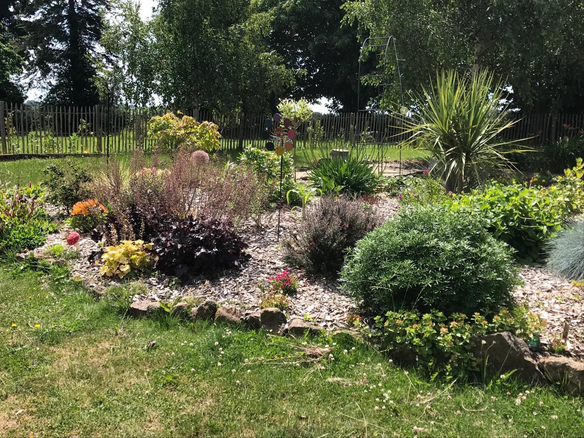 Le Jardin Des Fees Bed and Breakfast Savigny-le-Vieux Εξωτερικό φωτογραφία